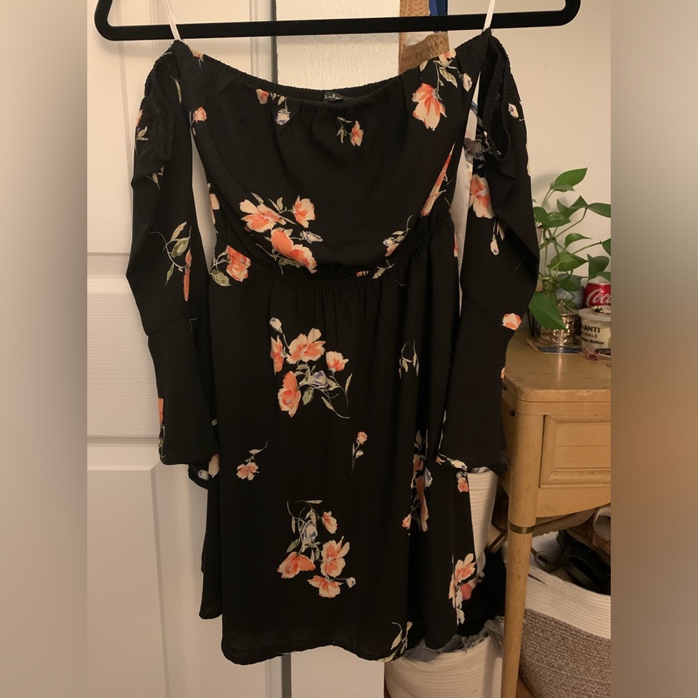 Lulu’s black floral off the shoulder dress size XXS